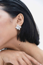 Load image into Gallery viewer, FIORA EARRINGS WHITE GOLD