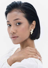 Load image into Gallery viewer, KAEDE EARRINGS GOLD