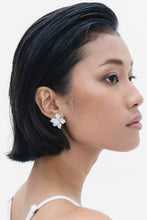 Load image into Gallery viewer, FIORA EARRINGS WHITE GOLD