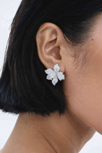 Load image into Gallery viewer, FIORA EARRINGS WHITE GOLD