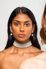 Load image into Gallery viewer, SERENE EARRINGS WHITE GOLD