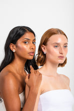 Load image into Gallery viewer, FLEUR EARRINGS WHITE GOLD