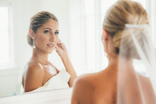 Load image into Gallery viewer, AMARA EARRINGS WHITE GOLD