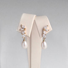 Load image into Gallery viewer, SERENE EARRINGS GOLD