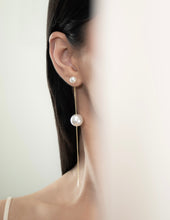 Load image into Gallery viewer, OLIVIA EARRINGS GOLD