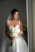 Load image into Gallery viewer, SANDY EARRINGS GOLD