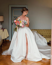 Load image into Gallery viewer, SERENE EARRINGS GOLD