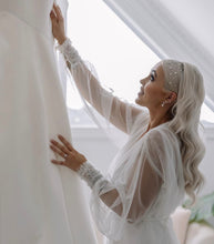 Load image into Gallery viewer, ESME EARRINGS WHITE GOLD