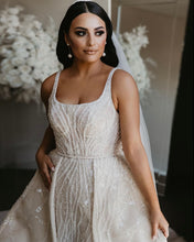 Load image into Gallery viewer, AMARA EARRINGS GOLD