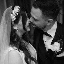 Load image into Gallery viewer, GRACE EARRINGS WHITE GOLD