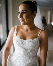 Load image into Gallery viewer, TRINITY EARRINGS WHITE GOLD