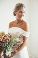 Load image into Gallery viewer, AMARA EARRINGS WHITE GOLD