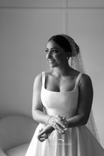 Load image into Gallery viewer, FLEUR EARRINGS WHITE GOLD