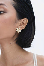 Load image into Gallery viewer, FIORA EARRINGS GOLD
