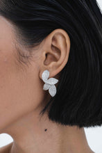 Load image into Gallery viewer, KAEDE EARRINGS WHITE GOLD
